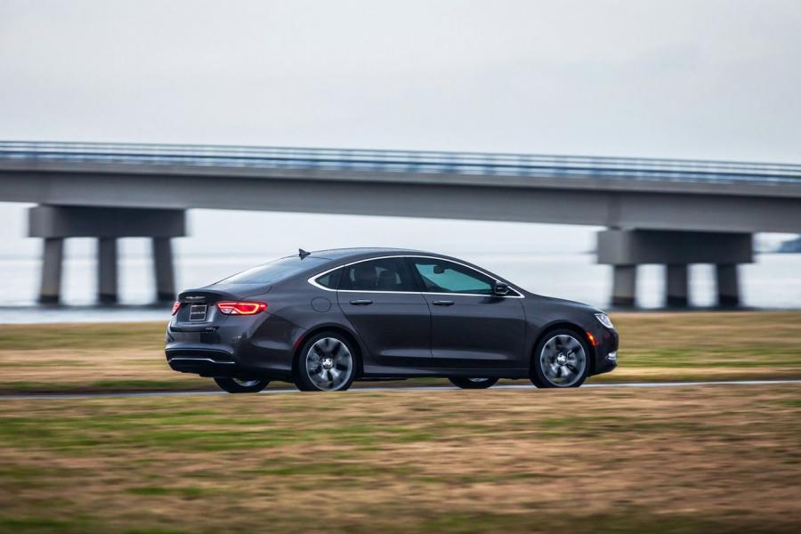 Chrysler 200 2015 года  (фото 8 из 207)